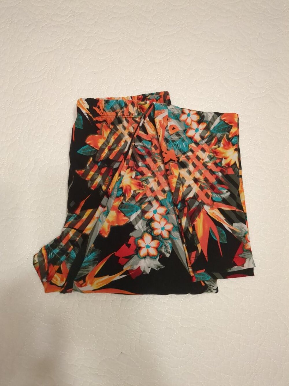 M 🍏🍊🍋🍎 Colorful Floral Leaf Design Comfy Soft Leggings